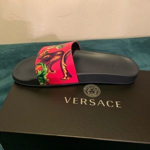 Versace Graphic-Print Slides